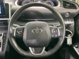 【純正革巻きステアリング】上質な革を使用することで、手にしっかり馴染みとても運転しやすいハンドルです♪