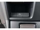スマートフォンなどの音楽再生が可能なUSB接続ジャック装備車両です♪♪♪