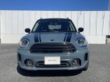 ご納車前には、MINIを熟知したメカニックによる100項目の点検・整備を行います。不具合箇所、交換時期に達している部品に関しましては、全て当社負担で交換してからのご納車となります。