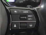 ◆アダプティブクルーズコントロール◆予め設定した車速内でクルマが自動的に加減速。前走車との適切な車間距離を維持しながら追従走行します。【LKAS】車線維持支援システムでステアリング操作を支援。
