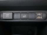 給電用USB端子付です。