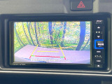 【バックカメラ】駐車時に後方がリアルタイム映像で確認できます。大型商業施設や立体駐車場での駐車時や、夜間のバック時に大活躍!運転スキルに関わらず、今や必須となった装備のひとつです!
