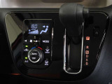 車内を快適に、オートエアコンを装備しています。