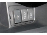USBオーディオ用ソケットがついていますので携帯電話などを接続すれば音楽等の再生が可能です!