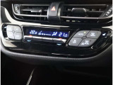 左右独立温度コントロールフルオートエアコンです。運転席、助手席それぞれで独立して温度設定ができます。冷え性の方が乗っても安心ですね♪