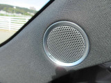 BOSE社との共同開発でCX-5の室内空間に最適な音響チューニングを施した『サウンドスピーカー』は、後付ができないメーカーオプションです(^^)v