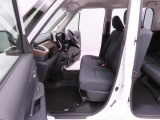 フラットなフロアで乗車後の横移動もしやすいですよ。
