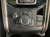 電動パーキングブレーキの搭載により、コンソールデザインの自由度が増すだけでなく安全性も向上。上り坂では路面勾配に応じて坂を登れる駆動力が発生してから解除するので後ろへずり下がる心配もありません!