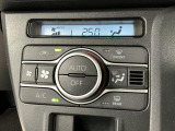 【オートエアコン】AUTOボタンを押してお好みの温度を設定!快適な室温でドライブをお楽しみいただけます♪