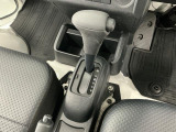 【シフトノブ】手に馴染む形状で快適に操作ができるデザインです♪