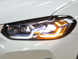 LEDヘッドライトは先進のLEDテクノロジーを採用。照射される白色光の周波性は太陽に近くバイキセノンヘッドライトを上回るコントラストでさらに明るく輝きます。