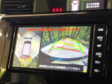 【パノラミックビューモニター】専用のカメラにより、上から見下ろしたような視点で360度クルマの周囲を確認することができます☆死角部分も確認しやすく、狭い場所での切り返しや駐車もスムーズに行えます。