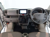 見通しのよいすっきりとした視界で、誰でも運転しやすいです。運転のしやすさは疲れにくさにも繋がりますよ♪