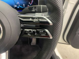メモリー付きパワーシートが装備されている車両はシートの位置・ドアミラーの角度・ハンドルの位置を3名まで記憶出来ます。