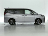 両側パワースライドドア付きだから、狭い駐車スペースなどでの 乗り降りラクラク!小さなお子さまのいるご家庭には嬉しい装備。
