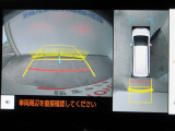 車両を上から見たような映像をディスプレイオーディオ画面に表示するパノラミックビューモニター