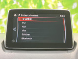 FMやAM、Bluetoothなど、選べる音楽・情報ソースが画面に一覧表示されます。利用したい項目を確認しやすく、気分や場面に合わせた音声コンテンツを選べます。