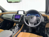 運転席まわりです。 各操作スイッチは使いやすい位置に配置されてます。