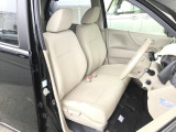 ベンチシートのため、左右の移動がしやすく、狭い駐車場でもスムーズに乗り降りできます。