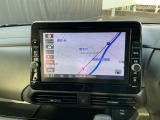 通信ユニット内蔵の日産純正9インチメモリーナビ(MM321D-L)装備、NissanConnectマイカーアプリ対応、オペレーター通話や音声対話検索、スマホアプリと連動などに対応した高機能ナビ。