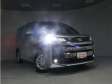 高輝度で点灯速度が速いLEDヘッドライト装備!LEDの明るい光が走行中の視界の確保をサポートして、夜のドライブがより楽しく安全に運転できます♪
