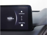【スマートフォン連携】車内で様々な機能が利用できます。Apple CarPlayでは、iPhoneの機能(通話、音楽再生、マップなど)が利用可能で、Android Autoでは、(通話、音楽、マップなど)が利用可能です。