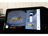 車体の前後左右に設置されたカメラにより、リアルタイムで安全確認ができるところが大きな魅力。十字路や駐車場、狭い路地での走行など、死角ができやすい場面で力を発揮します。