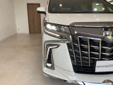 夜間走行や山道走行でも視界良好のLEDヘッドライト&LEDフォグランプ付き!