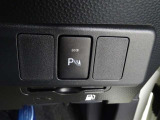 【コーナーセンサー】駐車、発進時の低速走行時に障害物への接近を検知し、ブザーとディスプレイ表示でお知らせします!障害物までの距離に応じて警告音を変えてお知らせします!