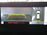 バックモニター付き。車両後方の映像が画面に表示されるので、車庫入れが苦手な人も安心です。ただし、目視確認もお忘れなくお願いいたします。