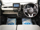 運転にかかわる様々な操作を安全に行えるように視点移動が少なく、操作性に配慮されたスイッチ類が凝縮されたコクピットです。