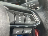 車速や車間距離を一定に保つレーダークルーズコントロール機能を搭載。高速道路などで長距離をドライブされる際などに、とても便利な機能です。