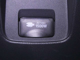 【電源コンセント】非常時やキャンプなどに役立つAC100V/1500Wコンセント付きです。