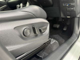 パワーシート搭載。微妙な調整が手軽にでき、ピッタリのポジションで運転することが可能です。