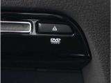 【DVD】DVD再生可能です。お好きな映画、ドラマ、アニメを車内でお楽しみください。お近くの島根マツダまでお越しください。
