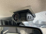 【ドライブレコーダー/車室内】車室内カメラによる車内および車側面の撮影記録が駐車時の安心を高めるとともに、走行中の幅寄せ対策や後方撮影(リヤガラス越し)にも対応しています。