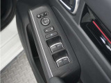 ◆パワーウィンドウスイッチ◆運転席から全席の窓の開閉操作を行うことが出来いつでも換気ができます!