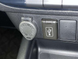 シガーソケット用の充電器が使用可能です!