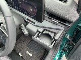 運転席、助手席の前にドリンクホルダ-が付いています!