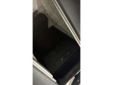 ドアハンドルには握りやすいグリップ形状が採用されています。万一の事故の際など、車内に残された乗員を救出する為、外部からドアを開けやすいようになっています。