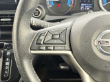 【ステアリングスイッチ】運転中視界をそらすことなくオーディオ操作ができます。