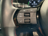ステアリングにオーディオ操作スイッチが付いています。オーディオ画面に直接タッチしなくても操作が出来ますので、運転に集中できます。