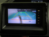 車両後方の映像を映すバックモニター。進路を確認しながら安全に車庫入れできます。