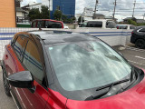 【ブラインド・スポット・モニタリング】後方接近センサー付きで、後退時の動体物や、隣の車線からの接近車両を、ドアミラーに設置したランプと、警告音でお知らせします。