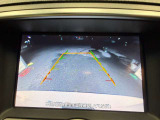 【バックカメラ】運転席から画面上で安全確認ができます。駐車が苦手な方にもオススメな便利機能です。