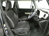 高いホールド性で運転姿勢が安定します。長距離ドライブでも疲れにくいのが魅力です。快適なドライビングライフをお送りください♪