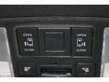 両側電動スライドドアはドアの直接操作以外にも運転席からのスイッチ操作やリモコン操作でも開閉が可能!狭い駐車場などでもドアの開閉が楽々・安心ですね!