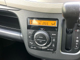 【オートエアコン】一度お好みの温度に設定すれば、車内の温度を検知し風量や温度を自動で調整。暑い&hellip;寒い&hellip;と何度もスイッチ操作をする必要はありません。快適な車内空間には必須の機能ですね♪