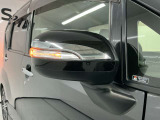 【ウィンカー付きドアミラー】ドアミラーは車幅の最も外側に位置するため、横や斜め後ろから接近する車両や歩行者にも方向指示が伝わりやすくなります。