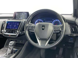 運転席まわりです。 各操作スイッチは使いやすい位置に配置されてます。
